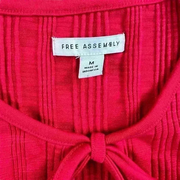 Free Assembly Red Crewneck Tie Neck Short Sleeve Knit Top Size Medium - Picture 2 of 4